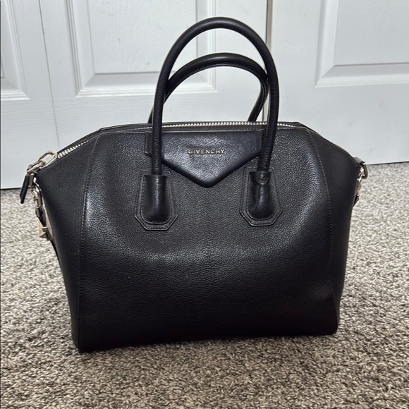 Givenchy Black Antigona Bag - Picture 1 of 8